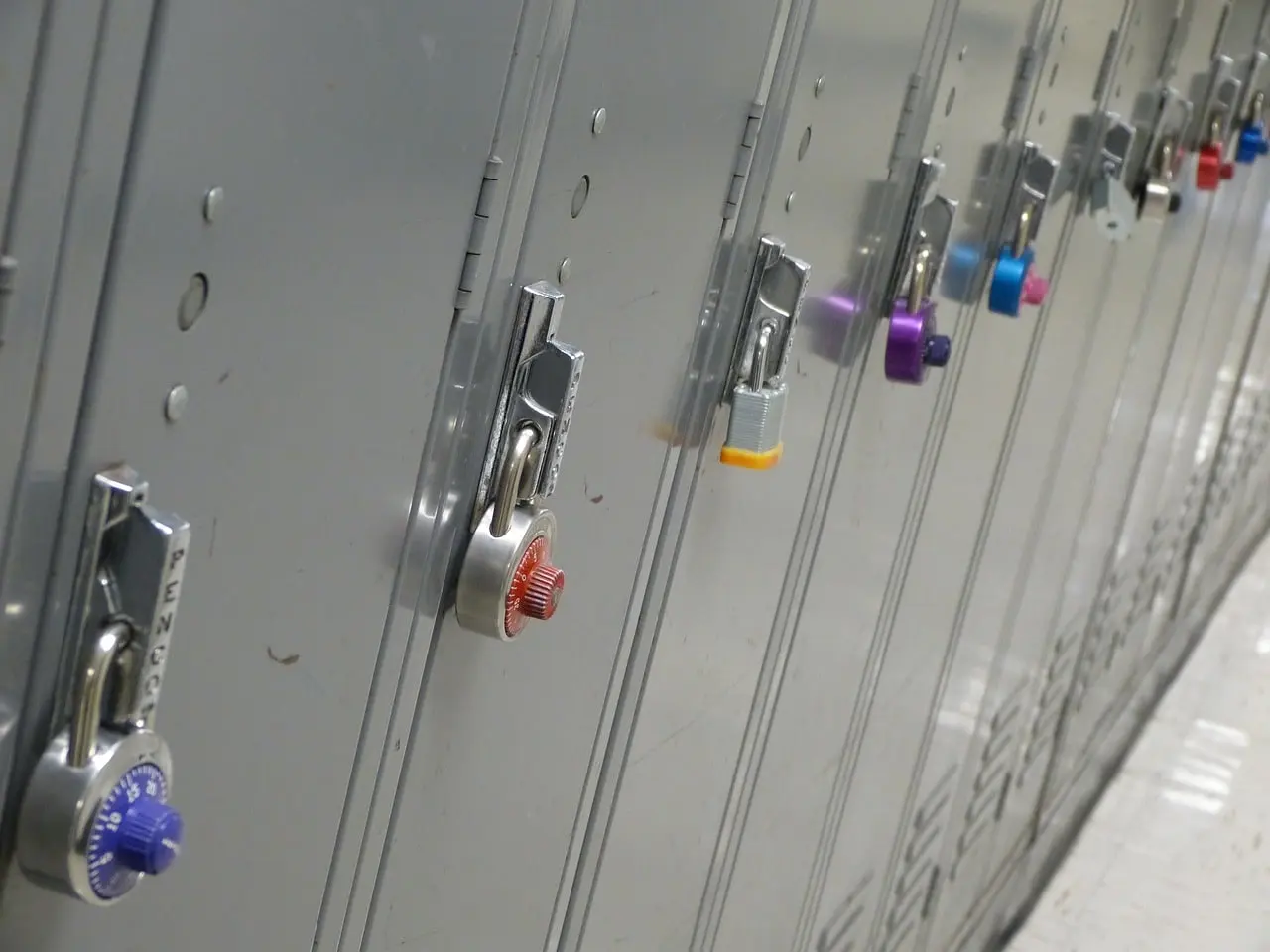 lockers-94959_1280 OCCITANIE : Comment renforcer la sécurité dans les lycées de la Région