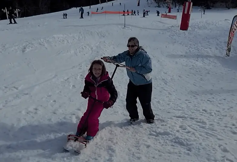 [VIDEO] Ariège. Skier debout avec antenne handicap grâce au « Go to ski »
