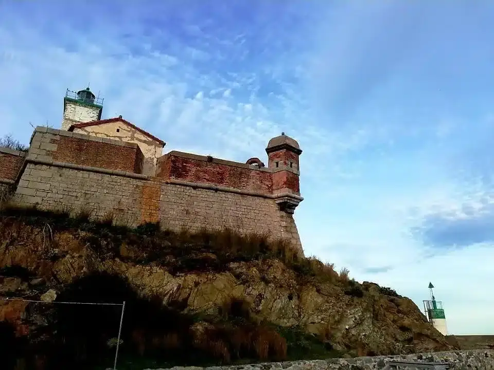 Port-Vendres : La Redoute du Fanal achetée par la ville