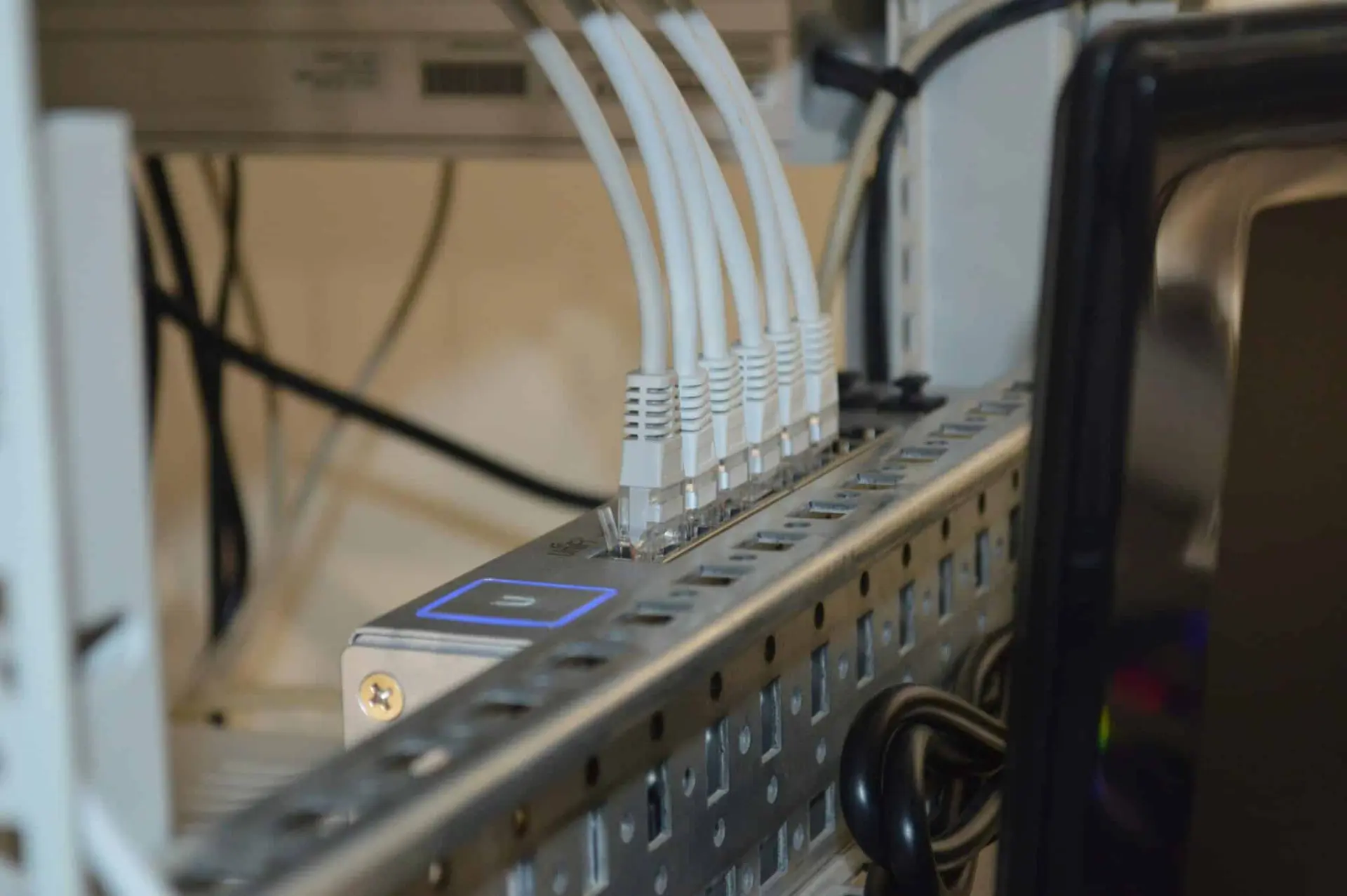 Le réseau fibre de l’Aude vandalisé, des policiers de Perpignan sont la cible de menaces, fronde contre des logements sociaux à Lézat-sur-Lèze… L’actu à 07h