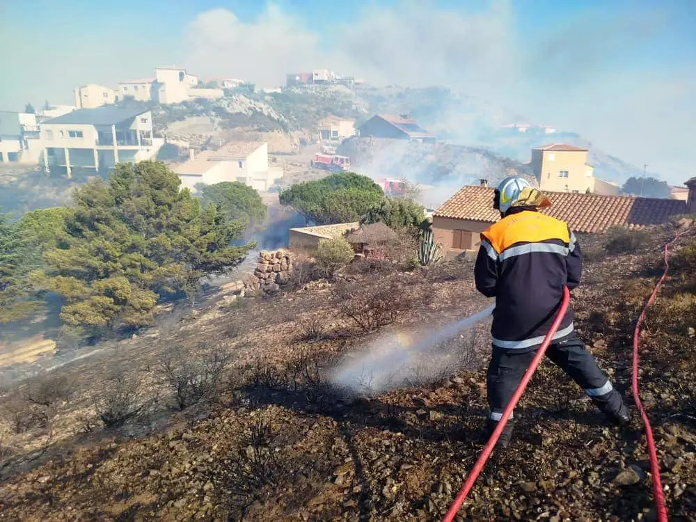 Voitures calcinées, maison détruite : un incendie fait des ravages à Narbonne (Aude) · Manifestation des enseignants à Toulouse