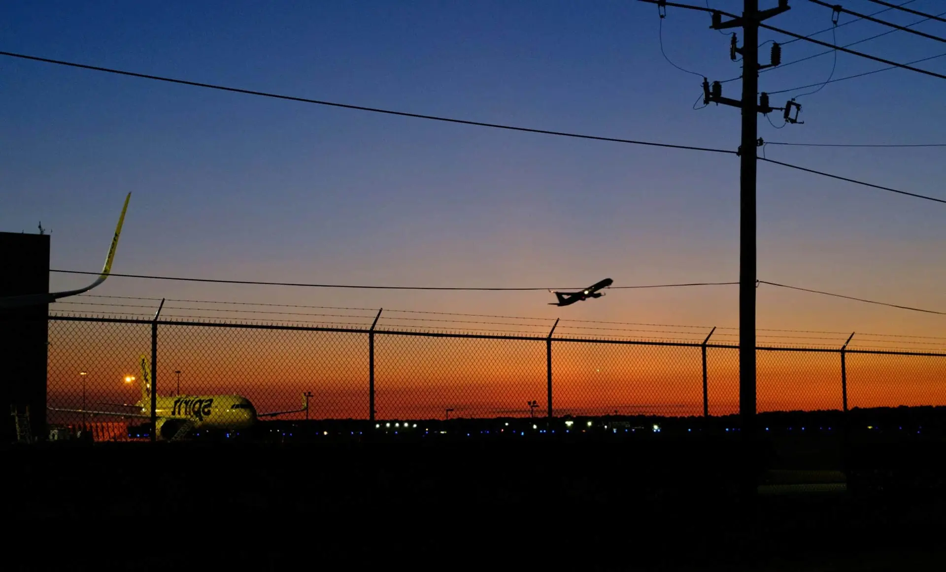 Revirement de position au sujet des vols de nuit à l’aéroport de Toulouse-Blagnac · Sanofi soupçonnée d’avoir menti au sujet de l’usine de Mourenx (Pyrénées-Atlantiques)