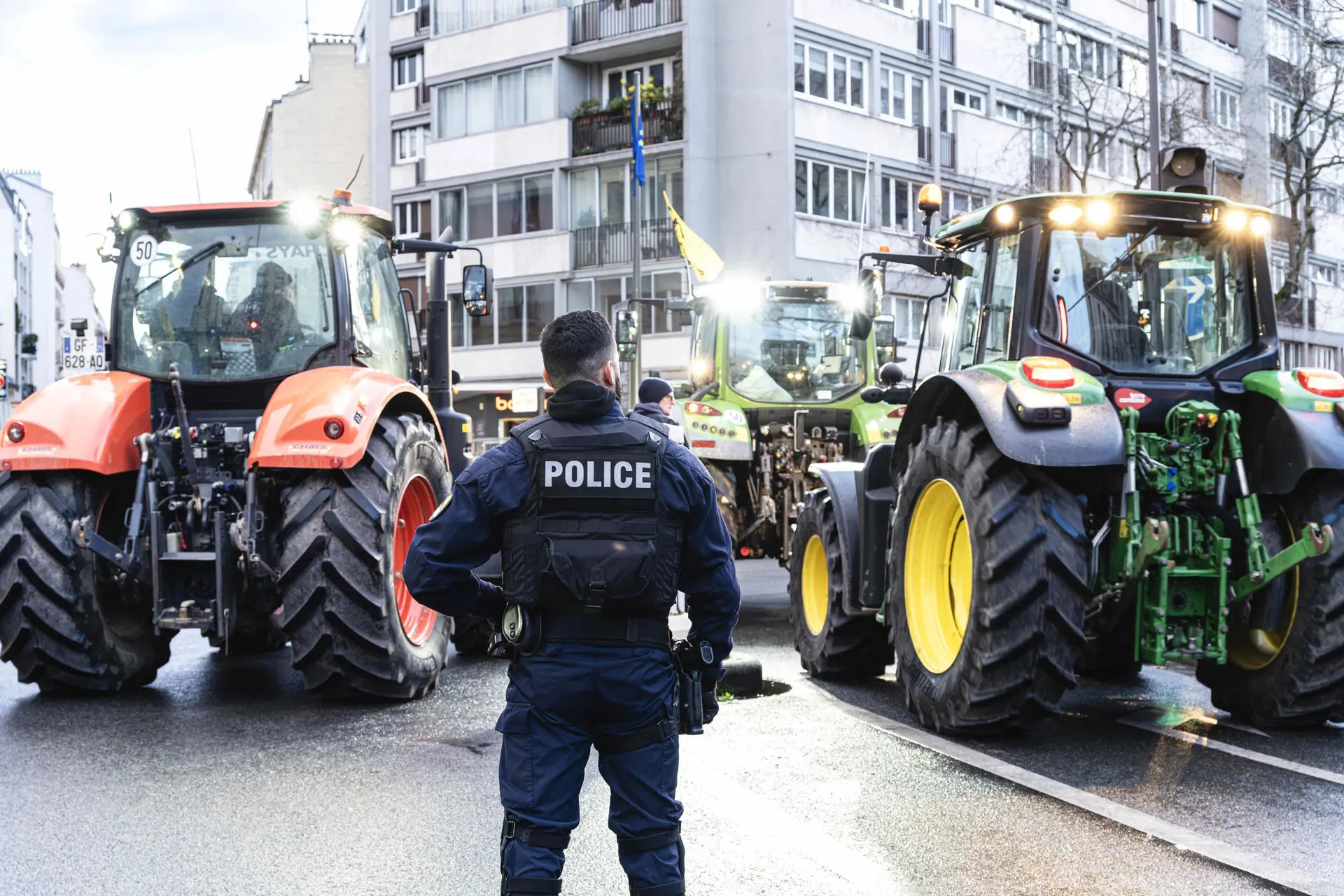 Les actions des agriculteurs à Perpignan et à Carcassonne · Les taxis se mobilisent à Toulouse, les VTC et les retraités vont suivre
