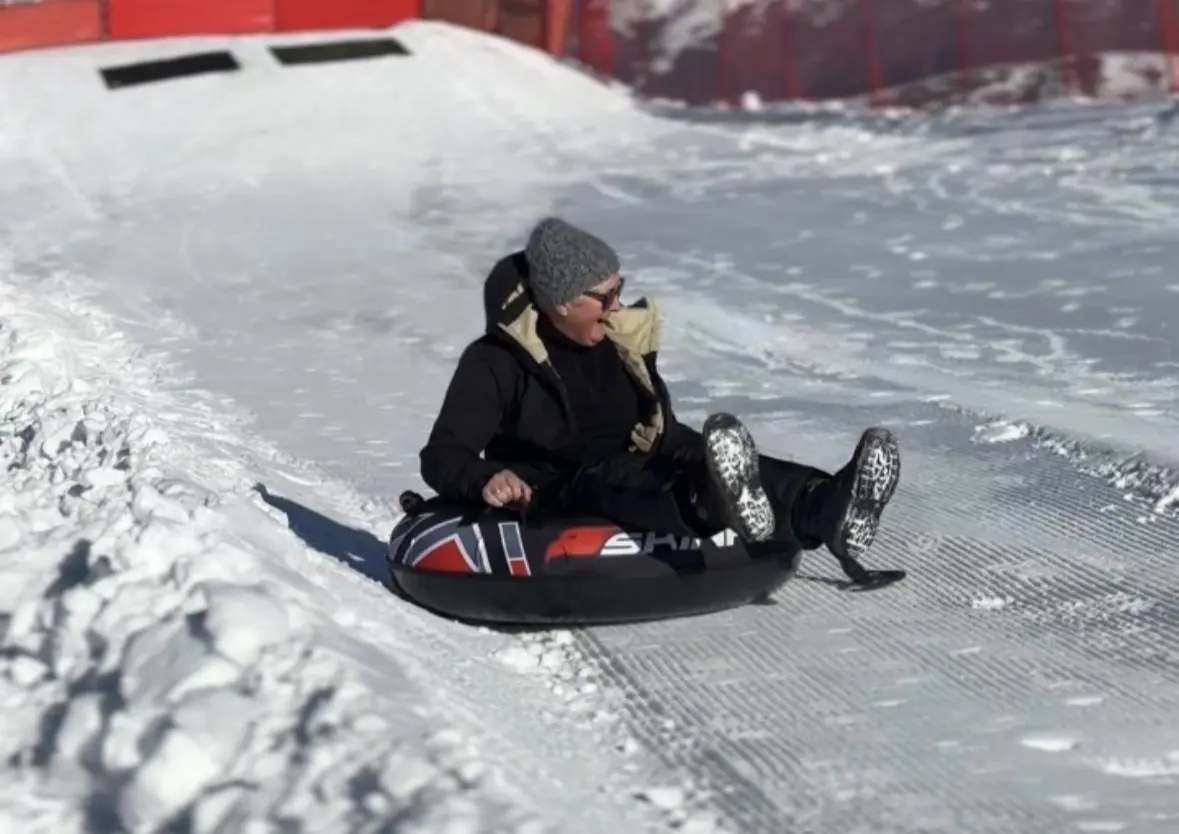 « C’est comme une nouvelle piste de luges avec plus de sensations » : le Snowtubing fait un carton à Ax 3 domaines