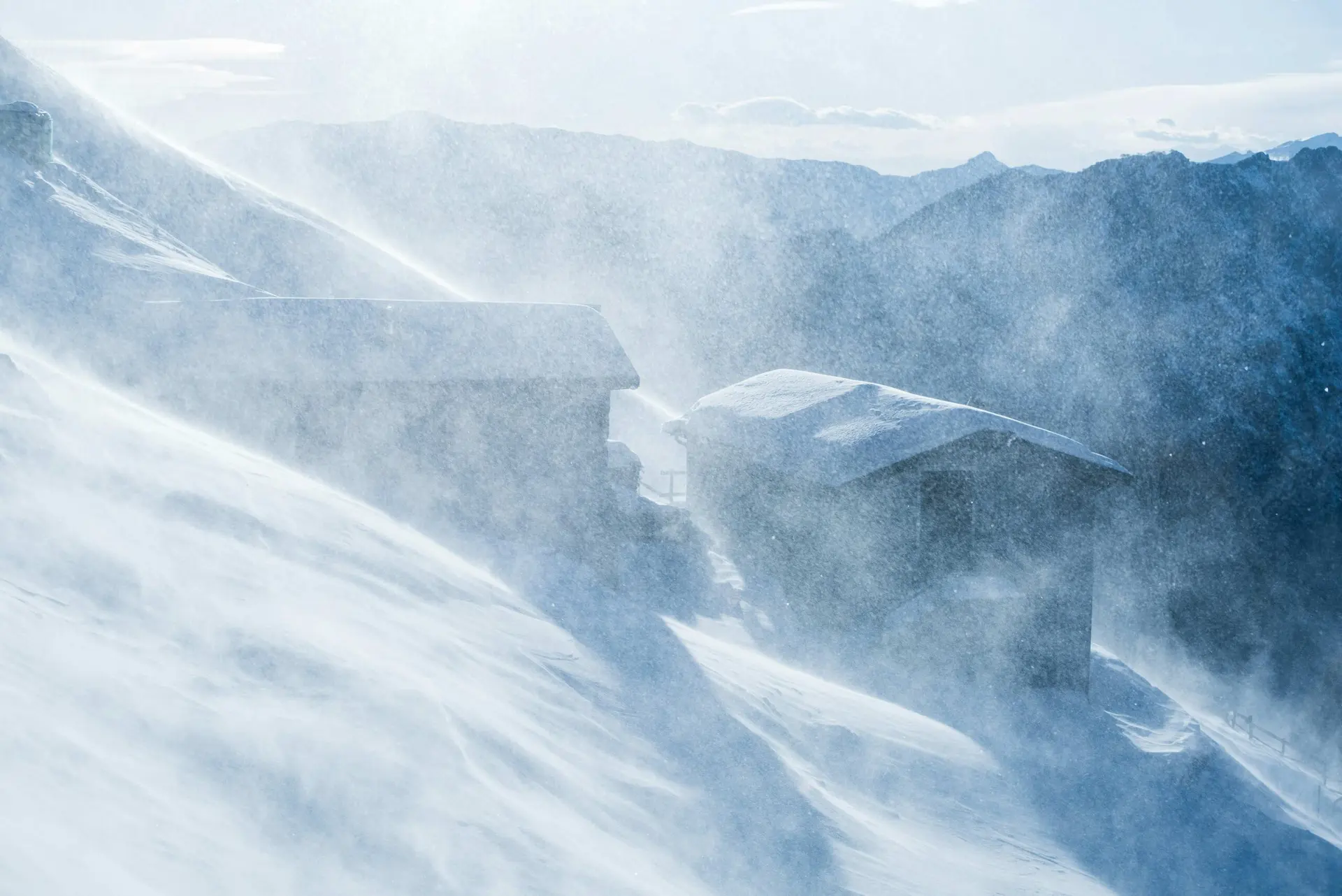 Neige, vent, avalanches : Météo France place les Pyrénées en vigilance jaune ce lundi