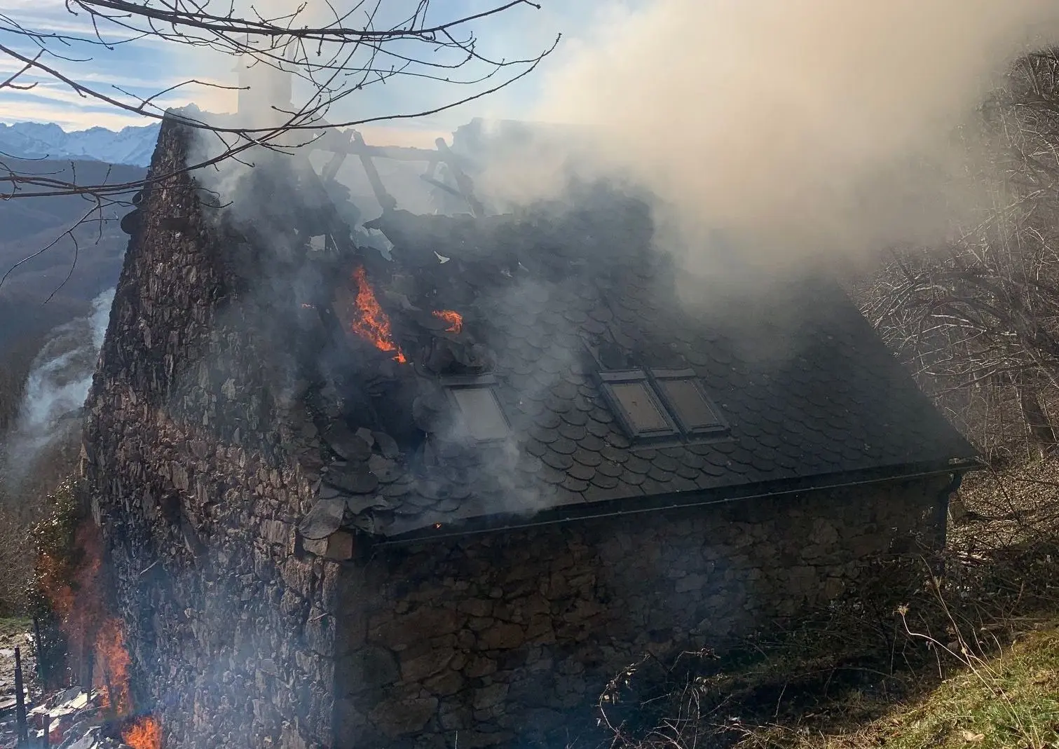 Ariège. Un feu de cabanon se propage et ravage une habitation, 20 pompiers mobilisés