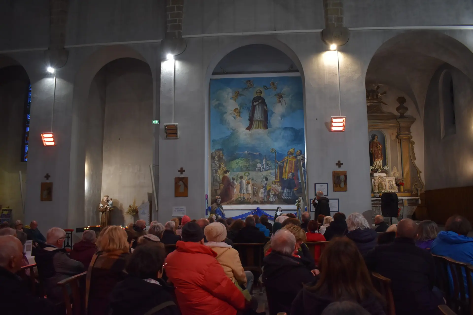 Cachée sous la sacristie une toile de 4X5 mètres retrouve le mur de son église 100 ans plus tard