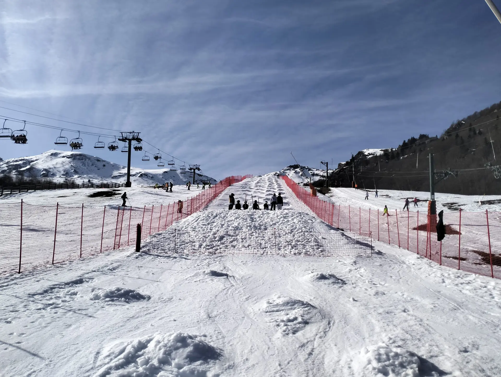 Les Monts d’Olmes accueillent un critérium national jeunes de ski de bosses ce week-end