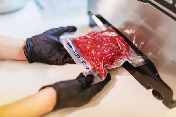 Bactérie Escherichia coli : des steaks hachés vendus dans deux magasins rappelés