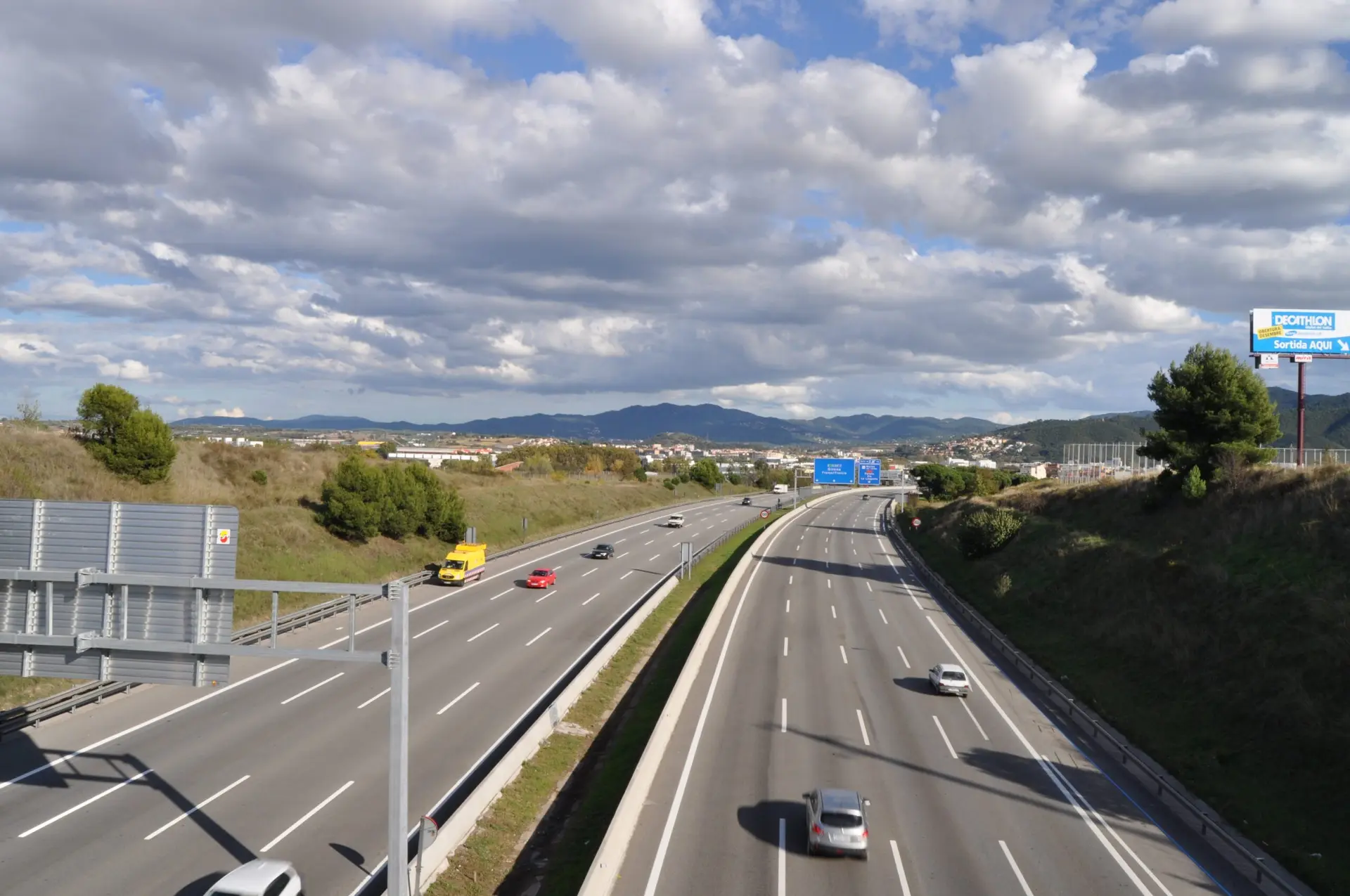 Bientôt davantage de contrôles sur l’autoroute AP-7 · Des accidents impressionnants dans les Pyrénées