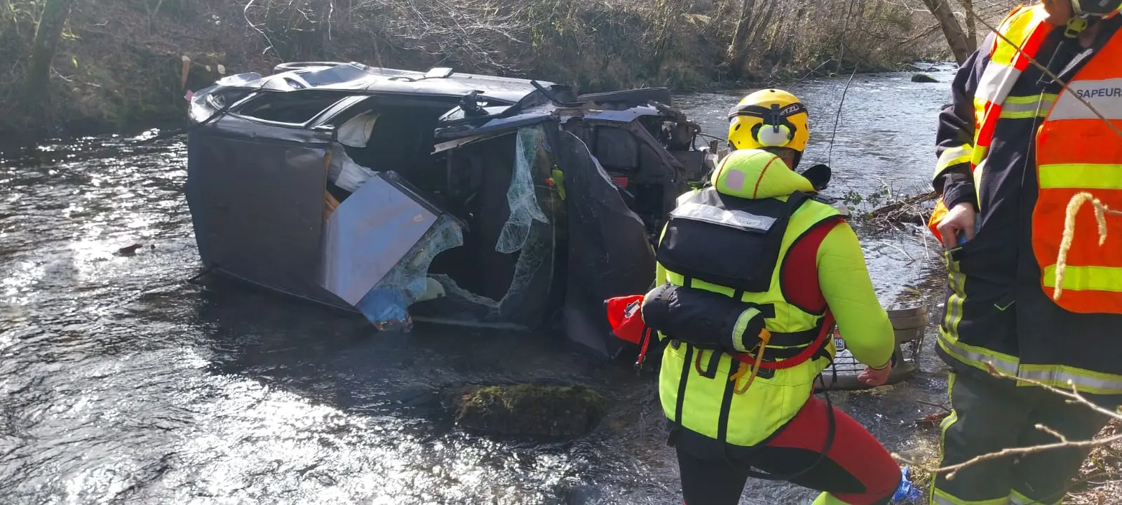 À Lesparrou, une voiture bascule dans l’Hers : un homme de 65 ans coincé, désincarcéré
