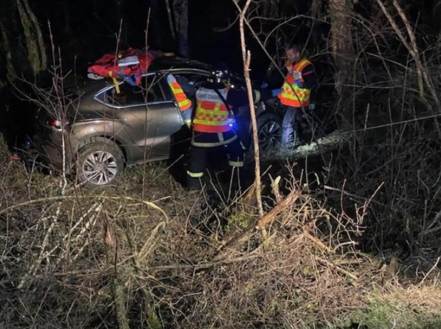 Un véhicule chute de 6 mètres en contrebas de la route à l’Aiguillon