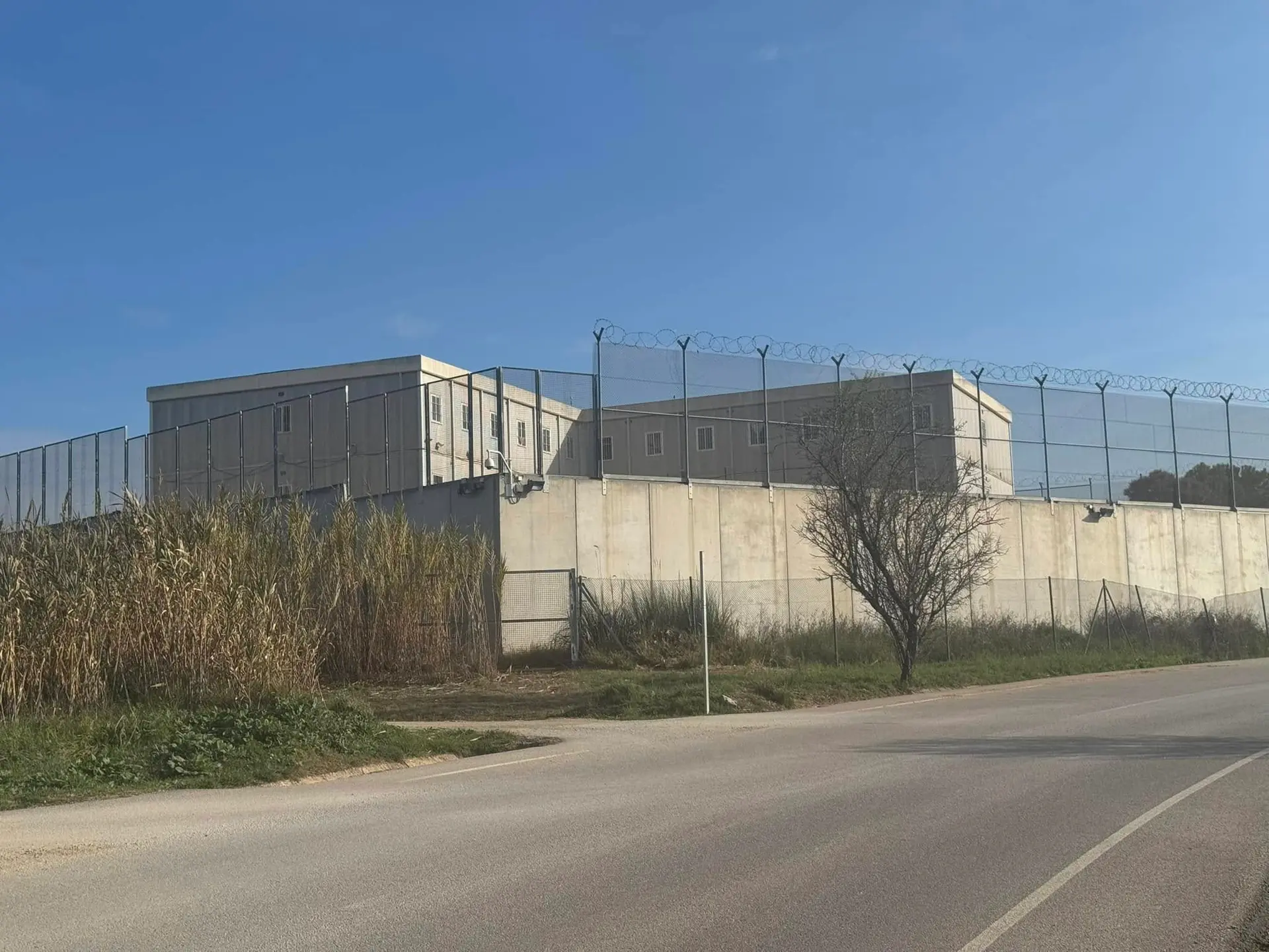 « Je vais vous crever, vous et vos familles »: un détenu sème la terreur à la maison d’arrêt de Perpignan