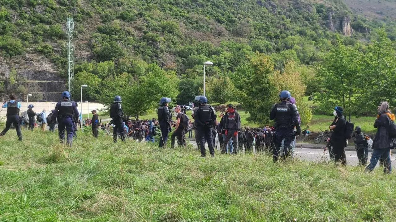 « Bloquons tout »en Ariège, heurts, sommations : une manifestation sous tensions à Foix