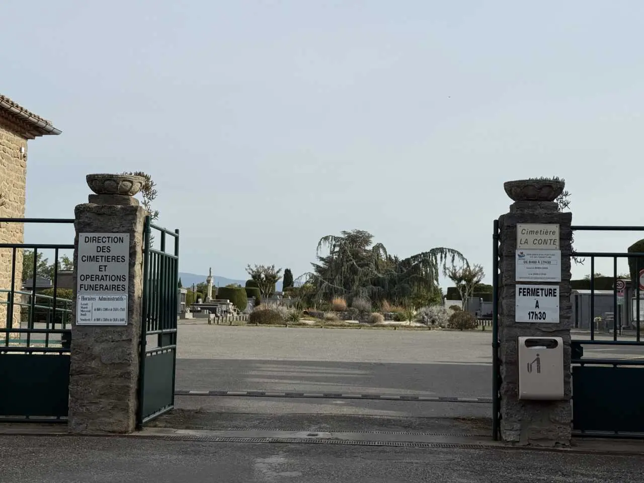 La Ville de Carcassonne interdit les travaux de construction, de réparation ou d’entretien sur les tombes et caveaux pendant la période de la Toussaint