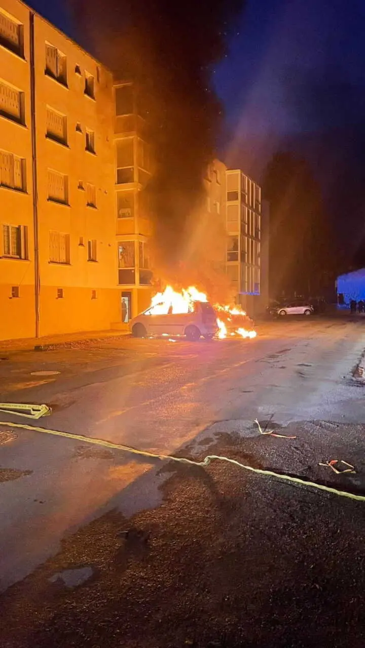 Un feu de voitures à Lavelanet mobilise quinze pompiers et blesse une octogénaire