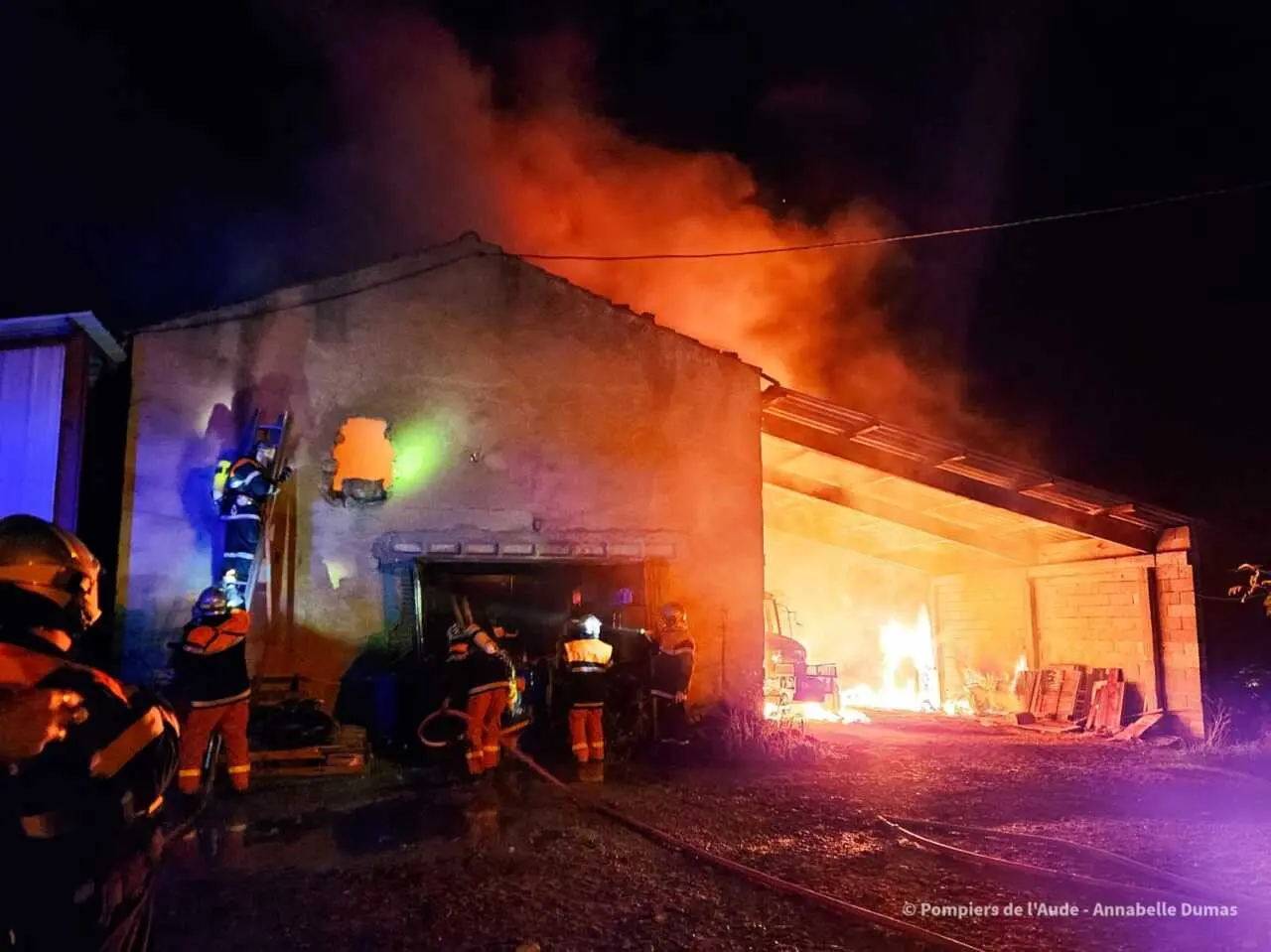 Incendie agricole à Plaigne : les pompiers sauvent douze vaches