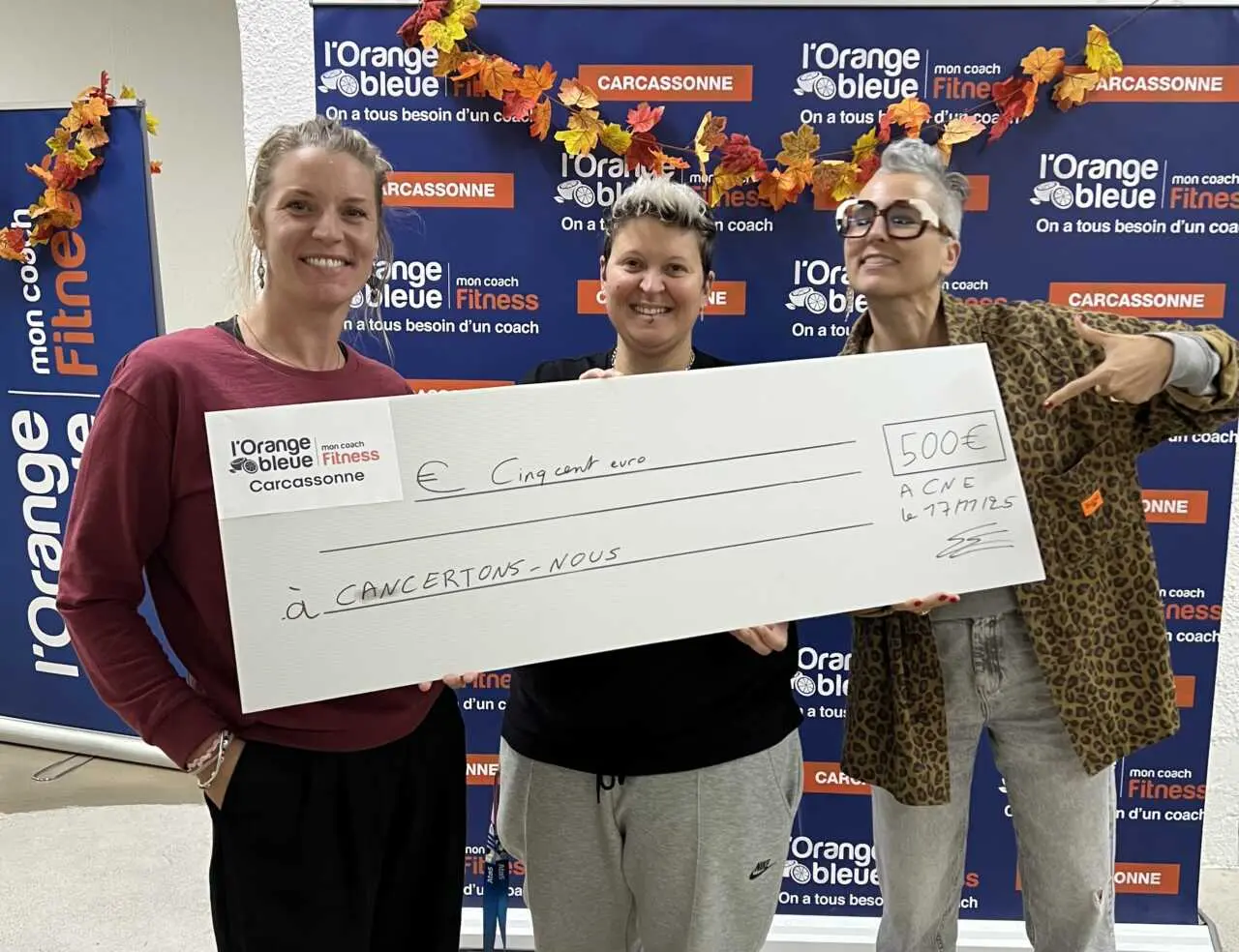 L’Orange Bleue Carcassonne remet 500€ à une association locale pour octobre rose