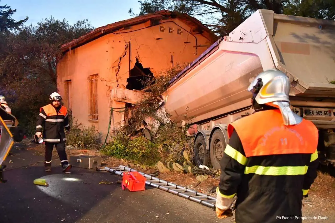 Accident: un camion s’encastre dans un cabanon à Bize Minervois dans l’Aude