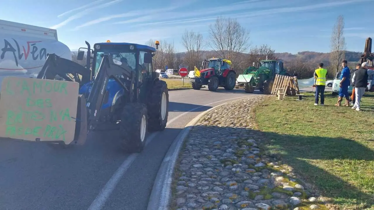 DNC en Ariège : un barrage filtrant jusqu’à 18 h à Pamiers » Pour soutenir la mobilisation des lycéens »