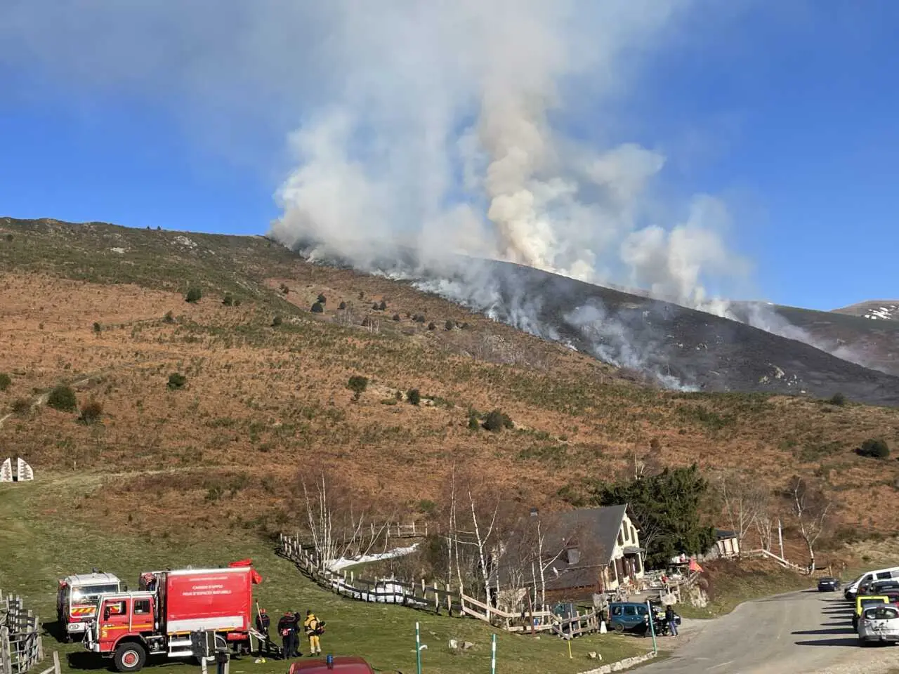 Incendie à Saurat, 40 pompiers mobilisés, une dizaine d’hectares brûlés