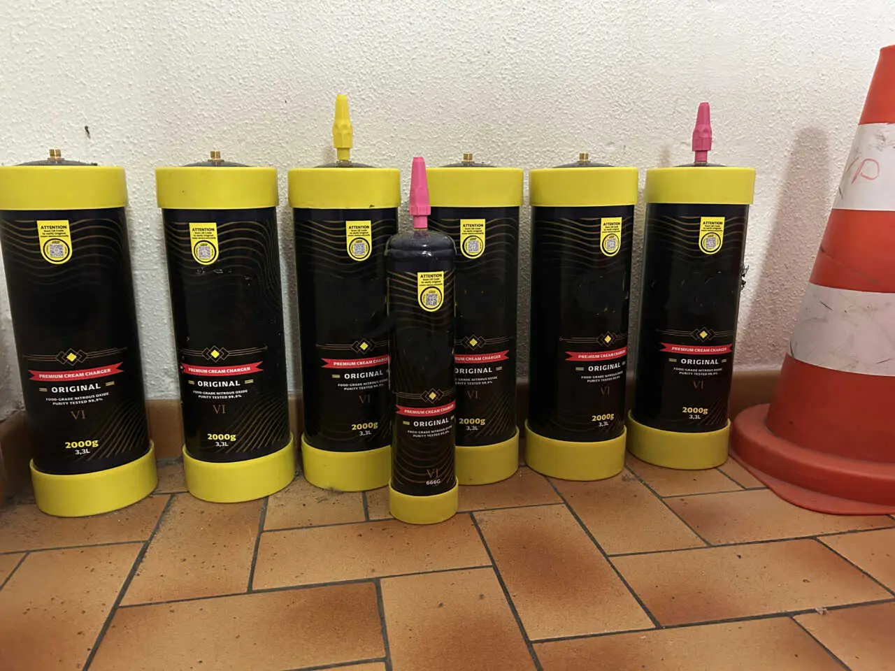 « Sept bonbonnes déposées dans la rue depuis septembre »: Pamiers alerte sur l’usage détourné du « gaz hilarant » « Sept bonbonnes déposées dans la rue depuis septembre »: Pamiers alerte sur l’usage détourné du « gaz hilarant »