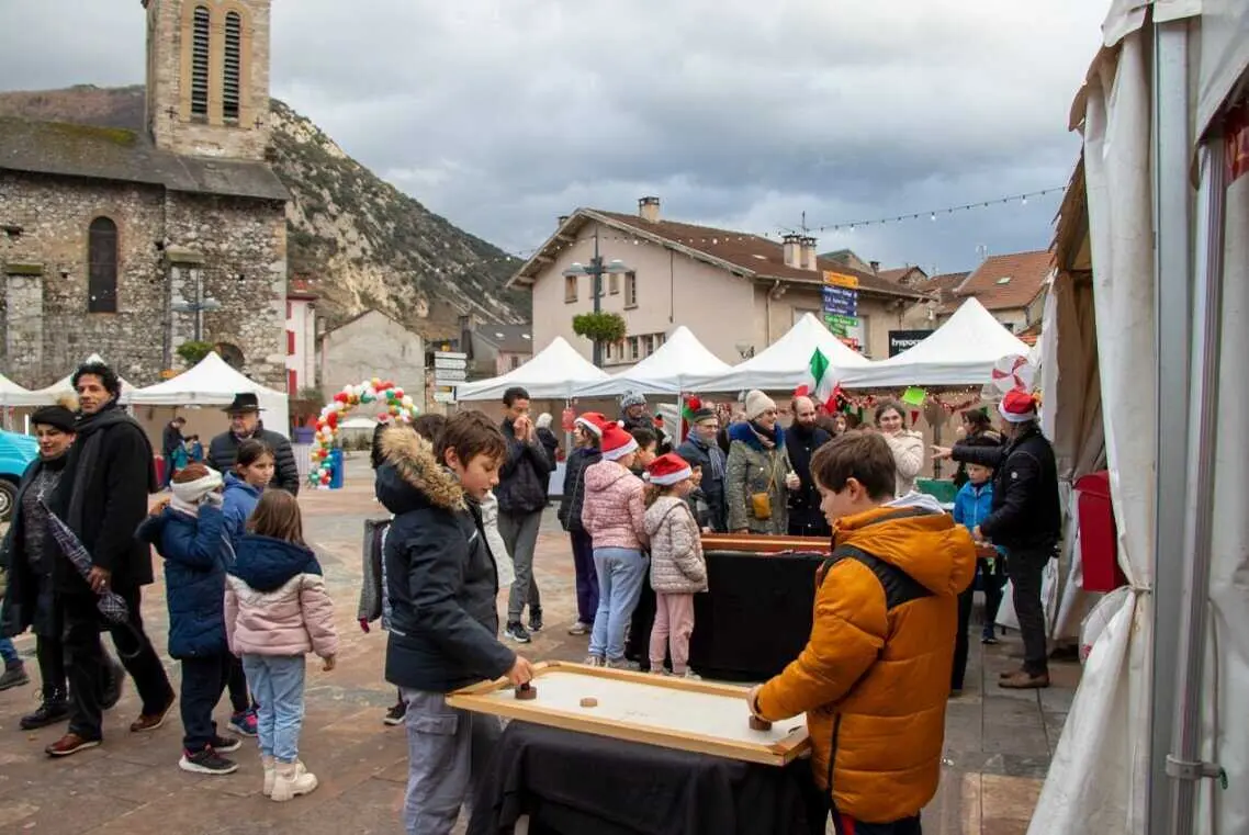 Tarascon-sur-Ariège ouvre son marché de Noël Tarascon-sur-Ariège ouvre son marché de Noël