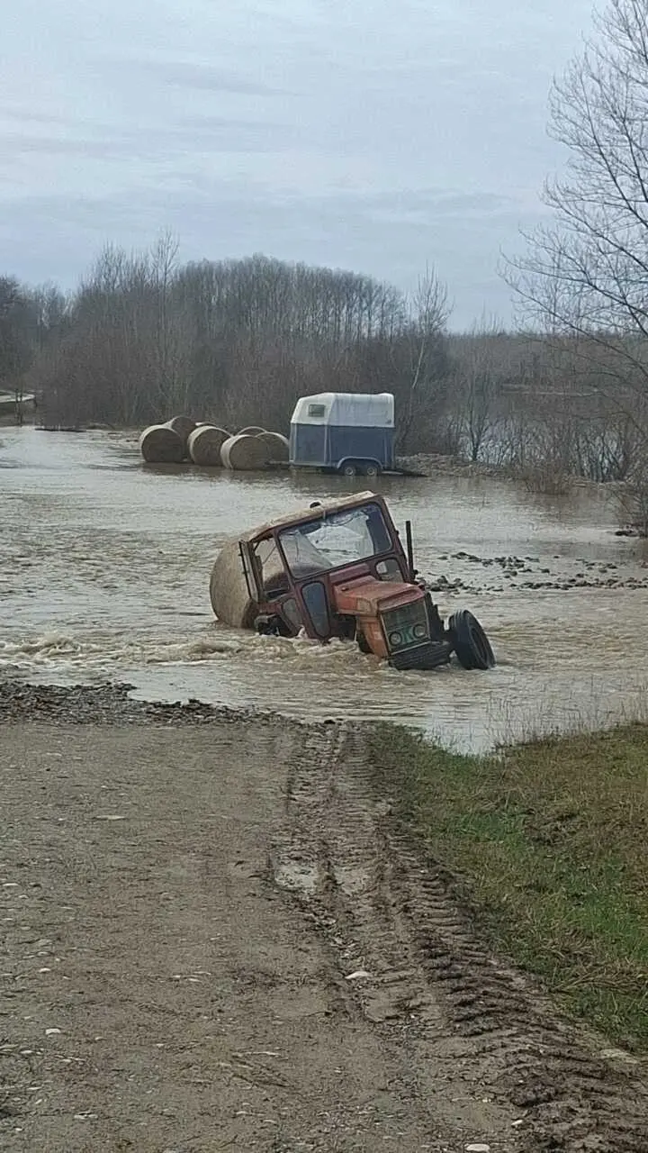 Inondations spectaculaires en Ariège, les bénévoles d’une association frôlent le drame Inondations spectaculaires en Ariège, les bénévoles d’une association frôlent le drame
