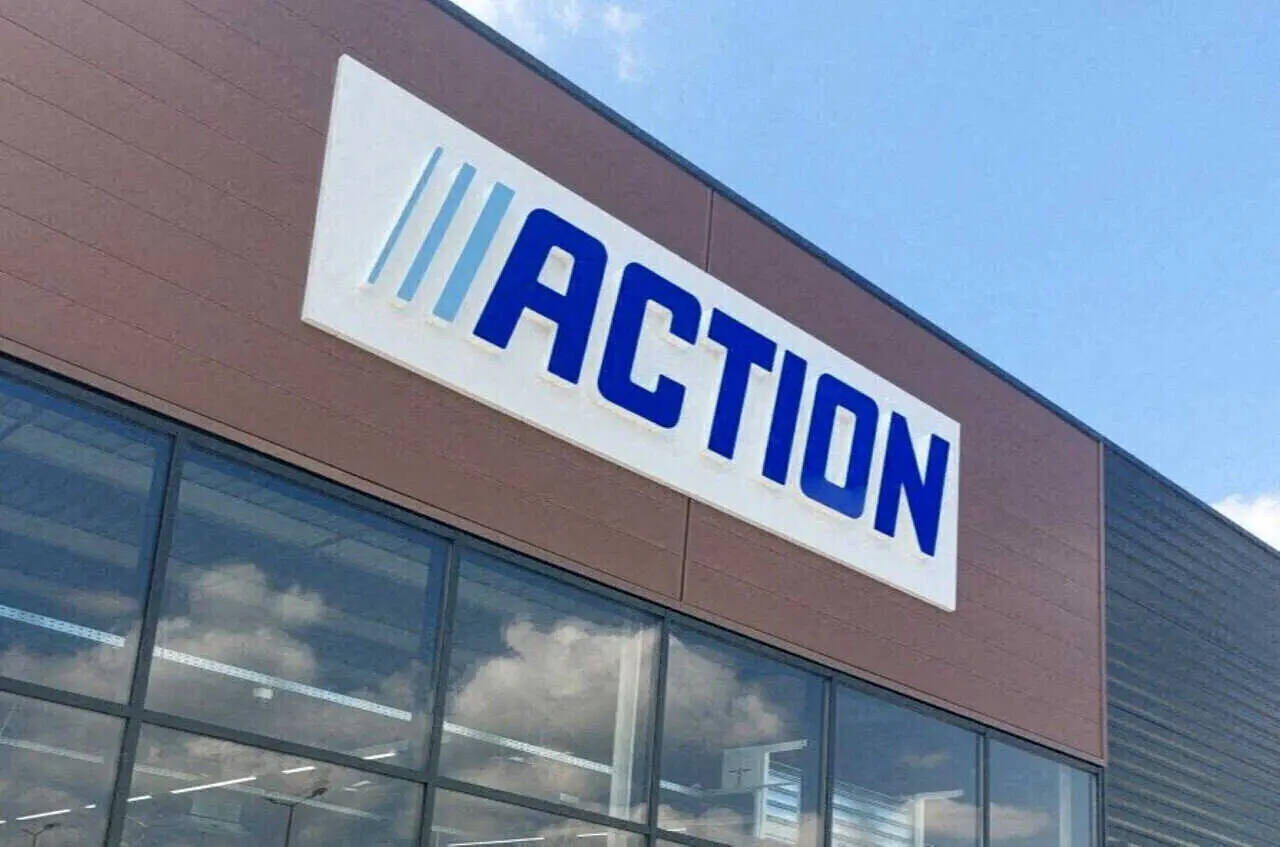 Un sans-abri embauché en CDI chez Action, ou il faisait la manche depuis des mois Un sans-abri embauché en CDI chez Action, ou il faisait la manche depuis des mois