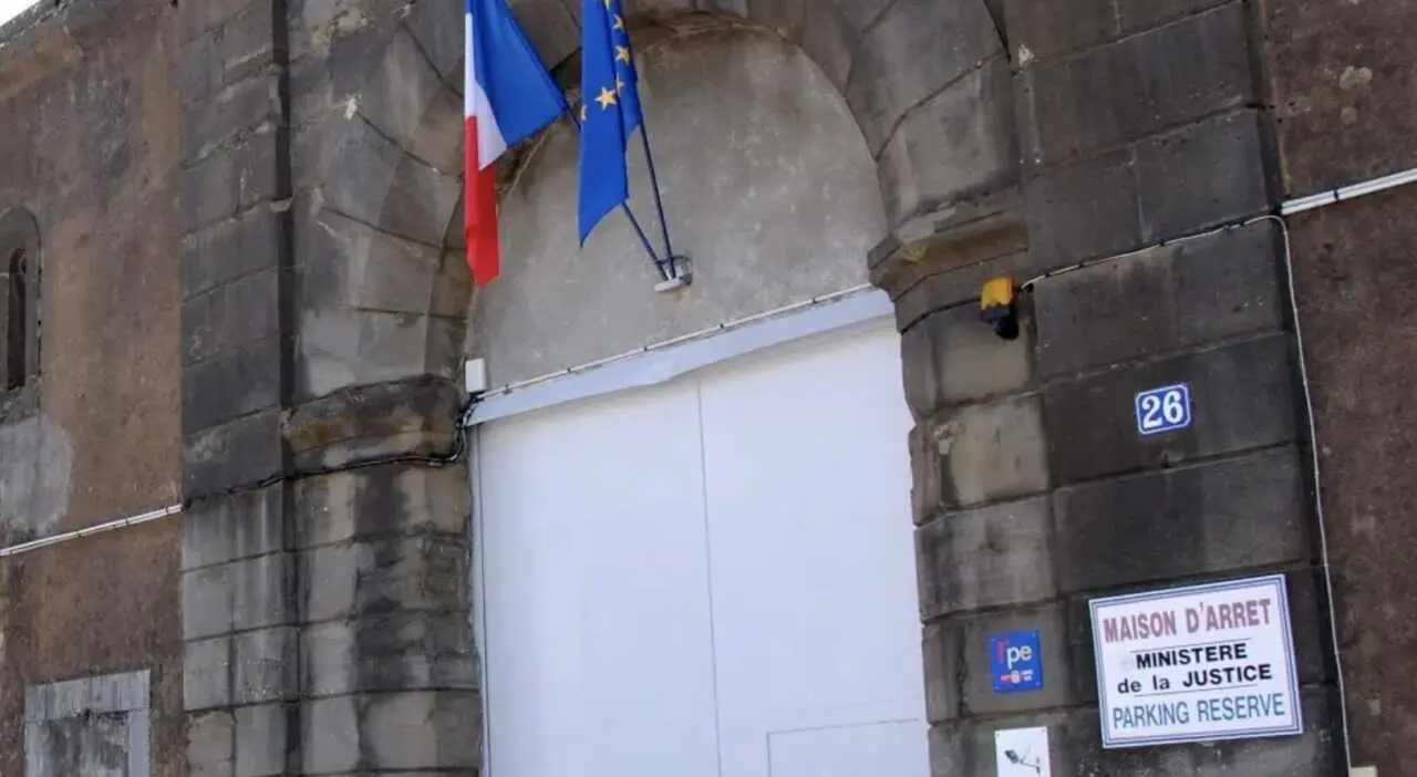 Foix : un père tente de livrer drogue et téléphone à son fils en prison, le parloir tourne court