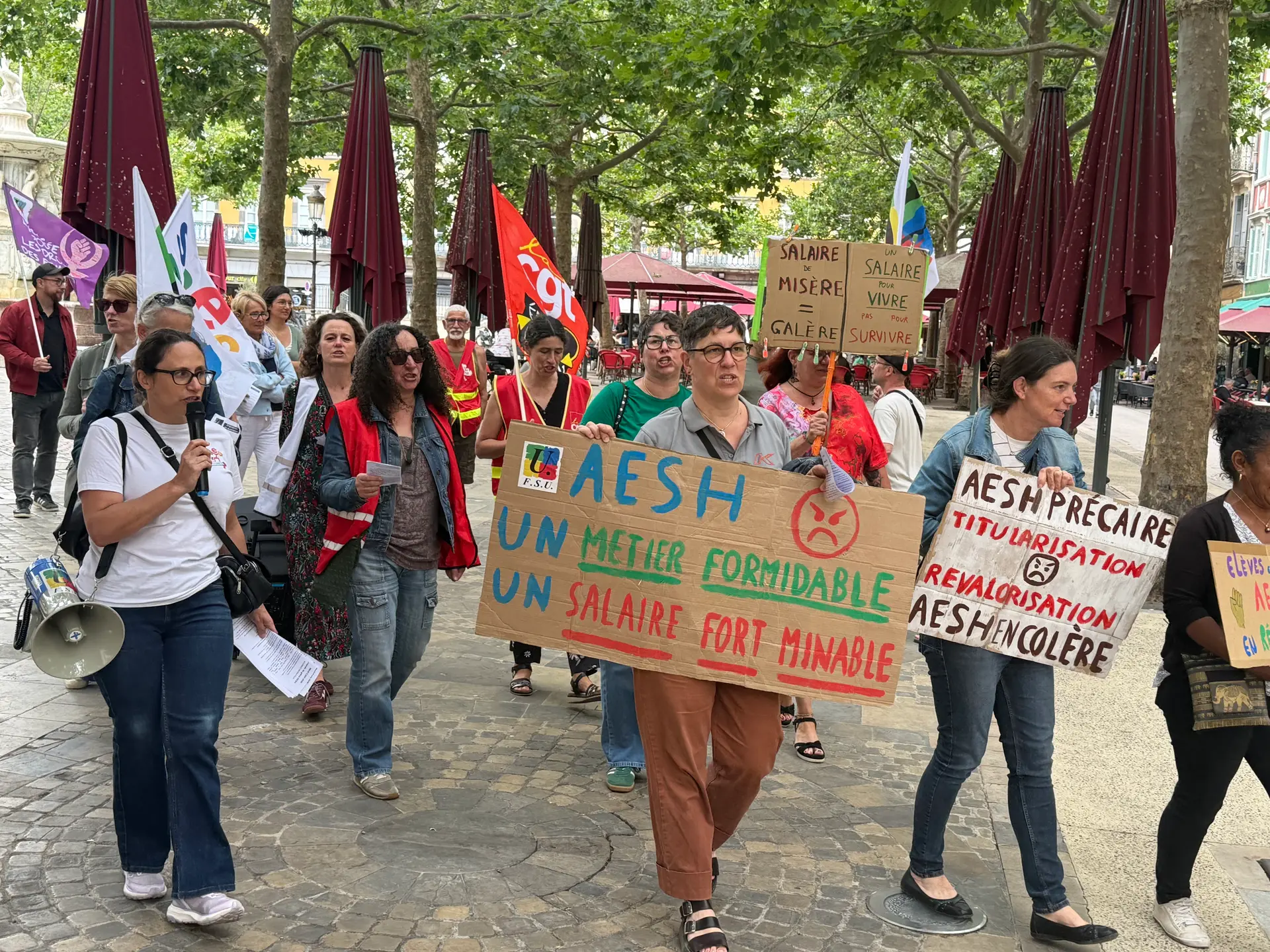 Statut, salaires, accompagnement des élèves : les revendications des AESH mobilisés à Carcassonne