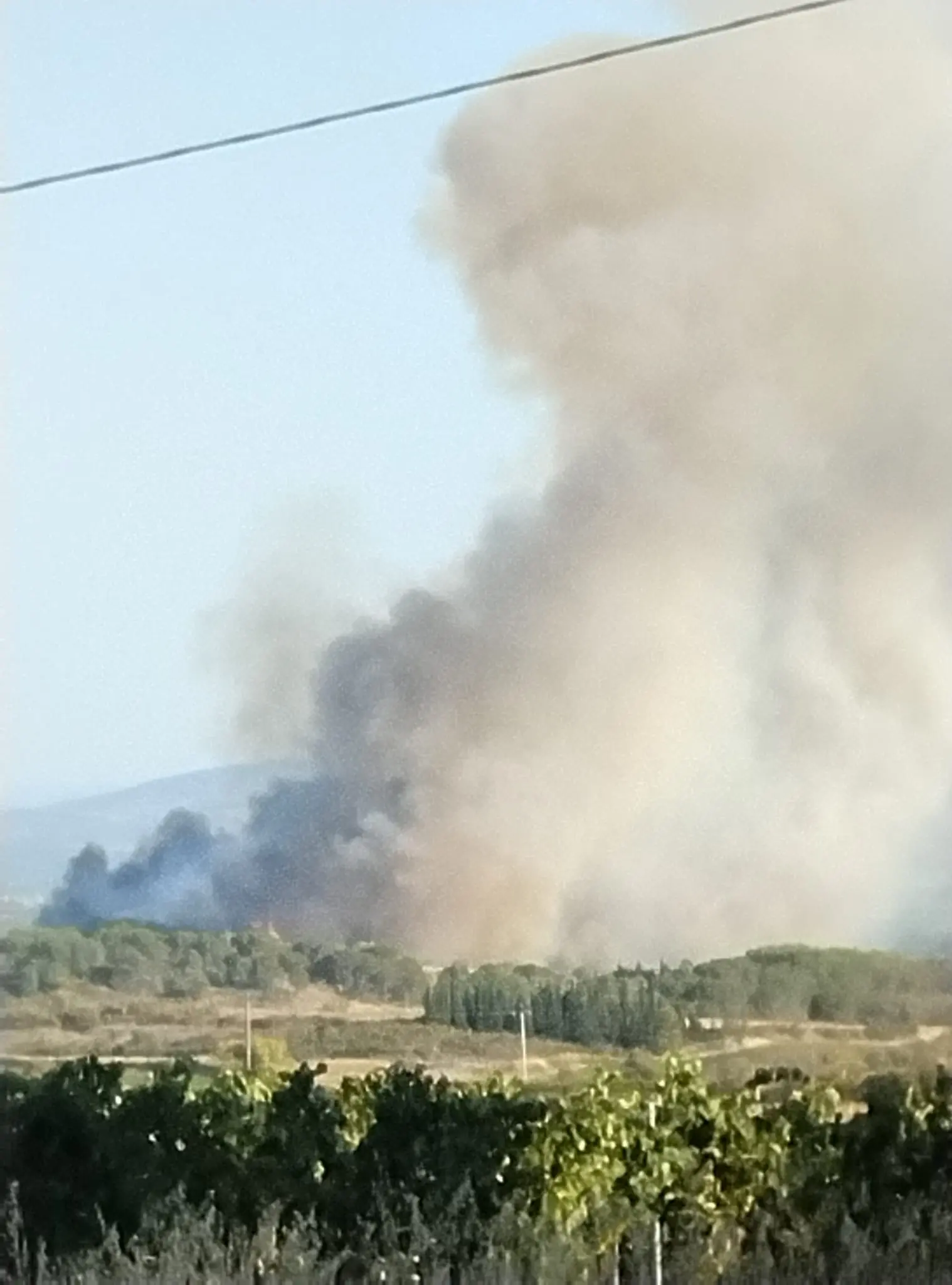 Conques-sur-Orbiel : un important incendie toujours actif, 210 pompiers mobilisés, trois habitations impactées