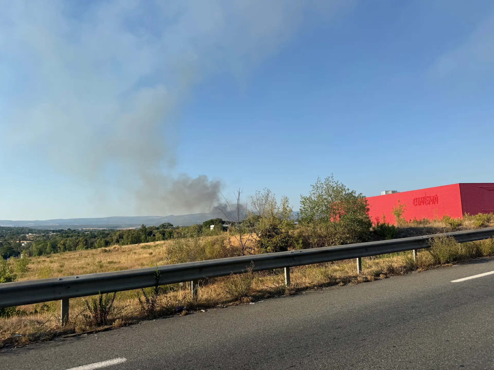 Près de Carcassonne, un feu de végétation menace des habitations, d’importants moyens mobilisés