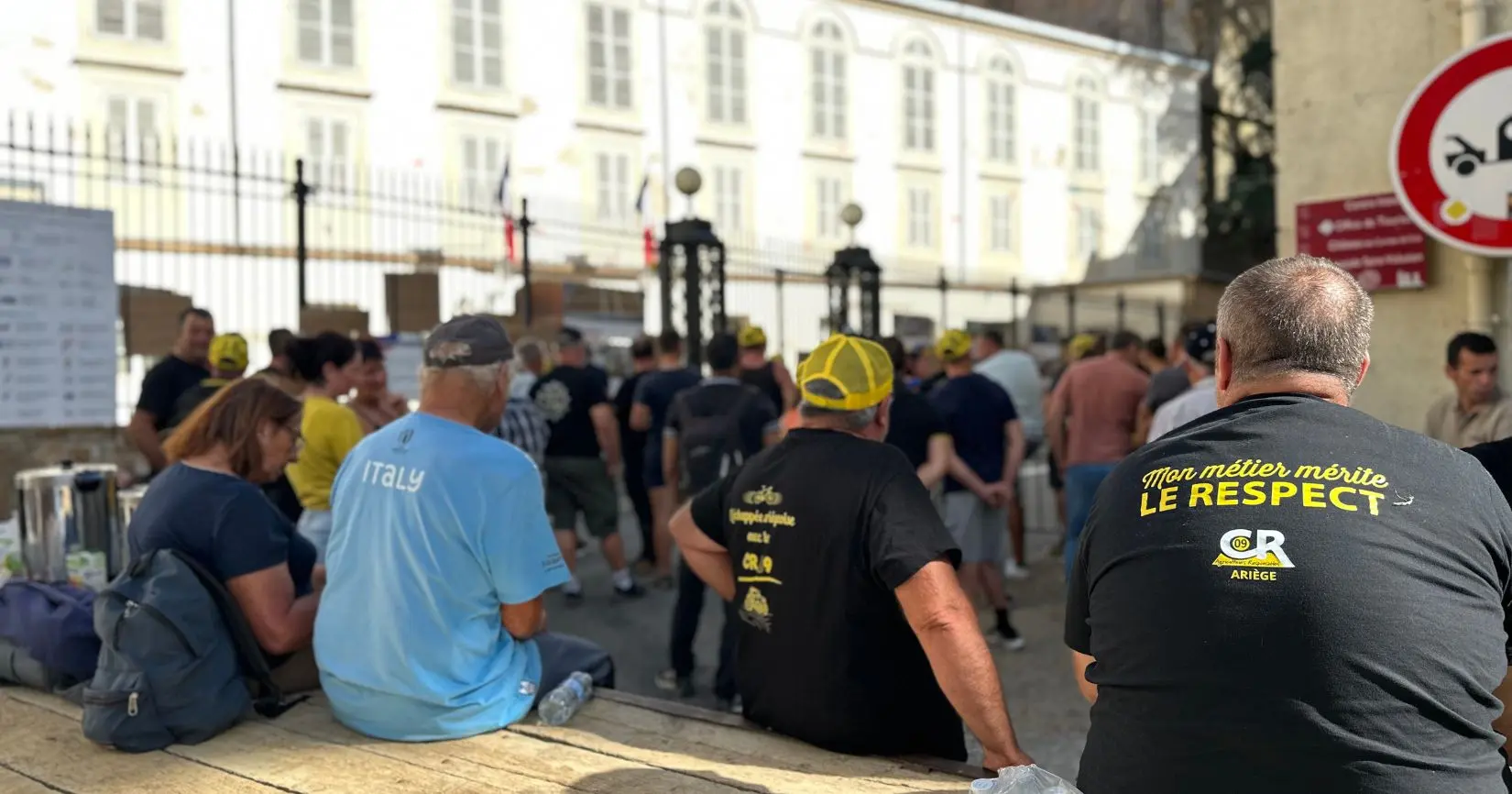 « On ne va pas crever sans rien dire » : la colère des agriculteurs de la CR09 gagne les rues de l’Ariège