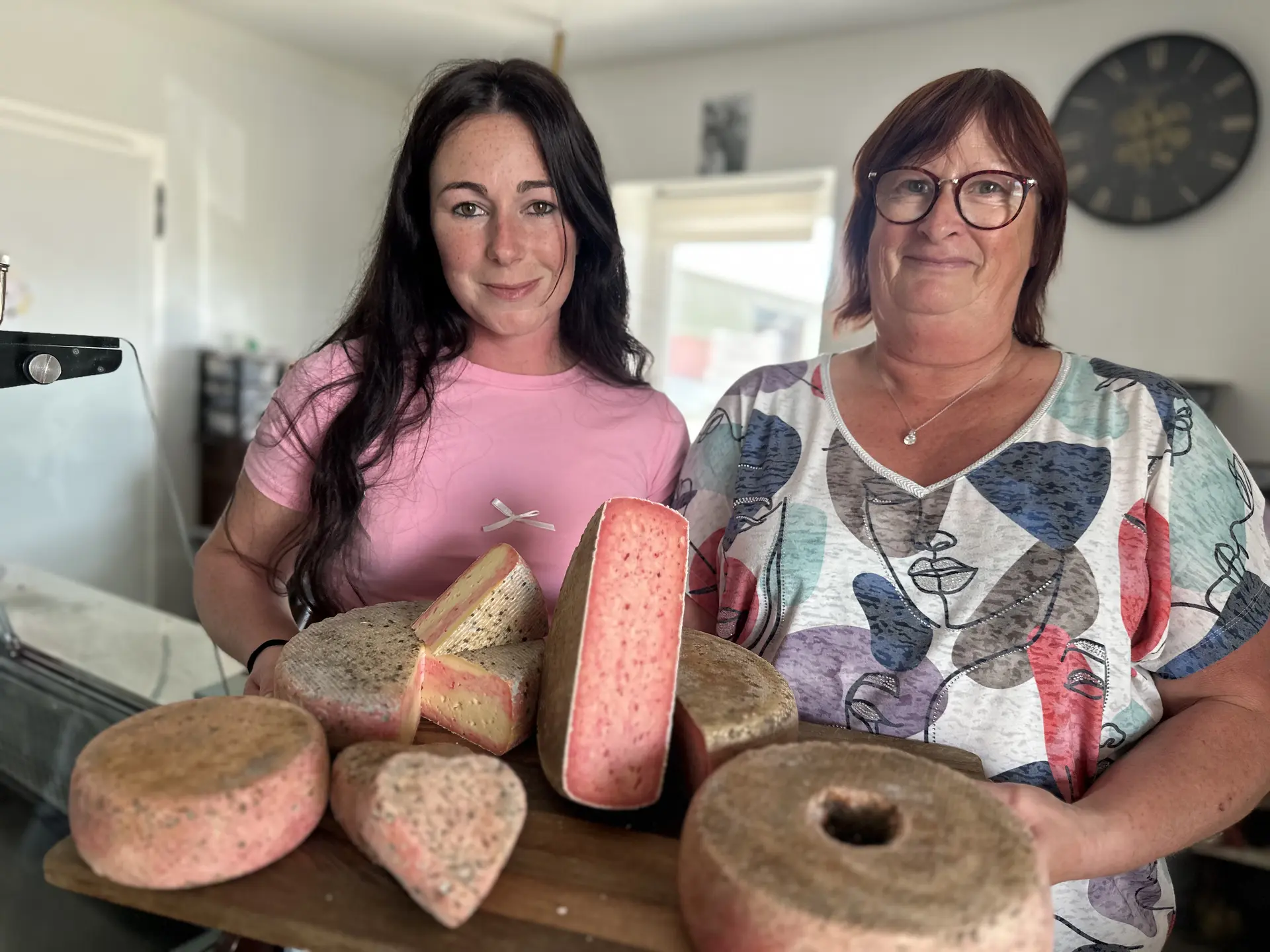 "On connais tous quelqu'un qui est ou sera concerné" : Elle crée un fromage rose pour Octobre Rose