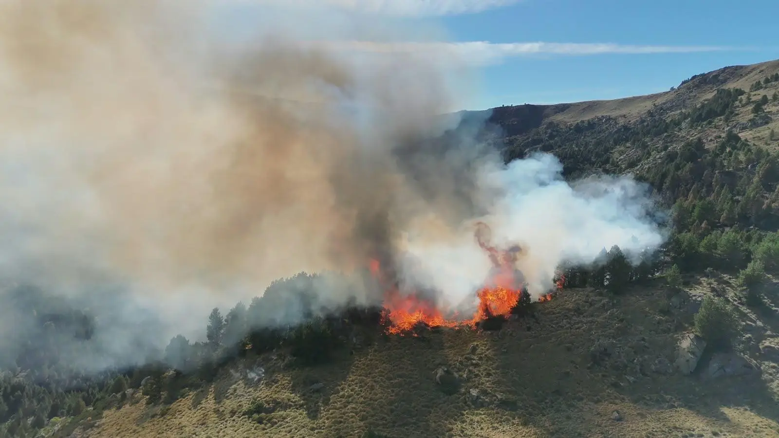 Incendies en Ariège : des reprises à Saurat et Perles-et-Castelet, « la plus grande prudence » demandée