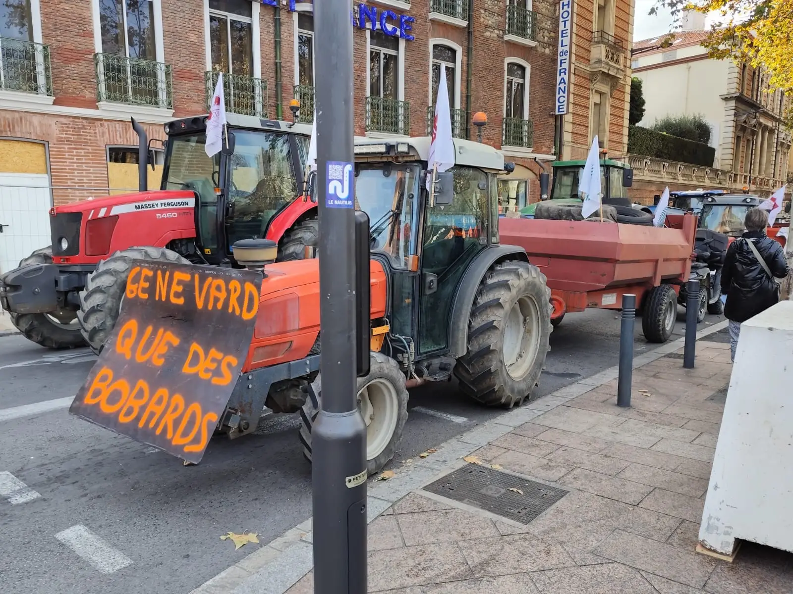 « On nous prend pour des cons », vent de colère des agriculteurs à Perpignan · Les chauffeurs VTC en opération escargot à Toulouse