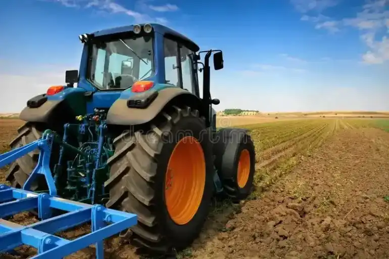 AriÃ¨ge : un homme coincÃ© sous son tracteur, secouru par les pompiers