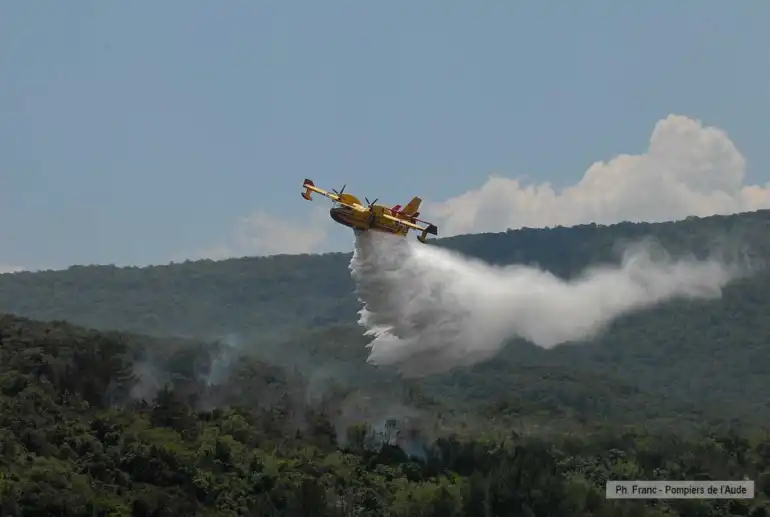 Incendies dans lâ€™Aude : plus de 600 pompiers venus de toute la France mobilisÃ©s, plus de 300 hectares brulÃ©s