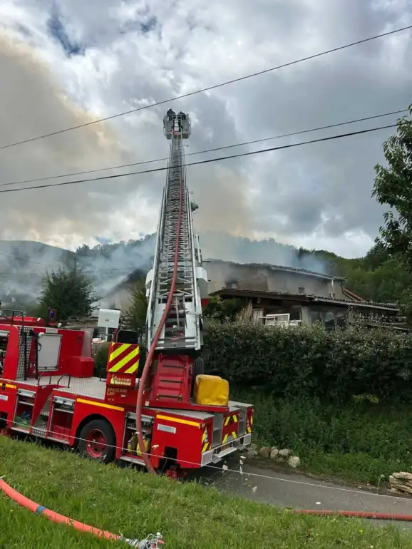 Incendie Ã  Benaix : un habitant Ã©vacuÃ©, 25 pompiers mobilisÃ©s