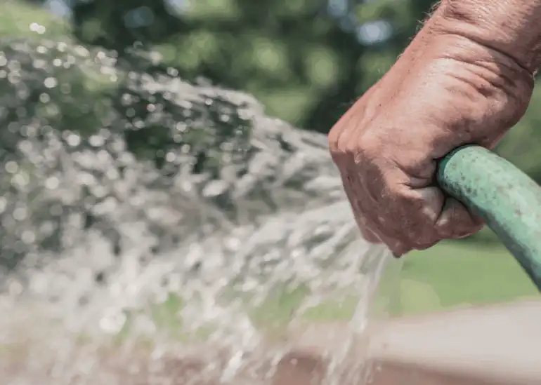 SÃ©cheresse : restrictions dâ€™eau renforcÃ©es en AriÃ¨ge et dans plusieurs dÃ©partements