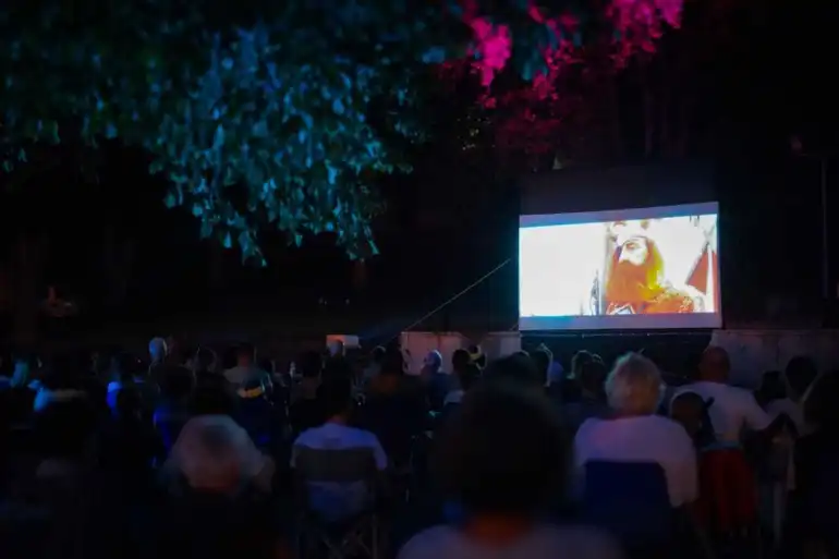 Ã€ Tarascon sur AriÃ¨ge, le cinÃ©ma sort de sa salle et entre dans la magie des nuits dâ€™Ã©tÃ©