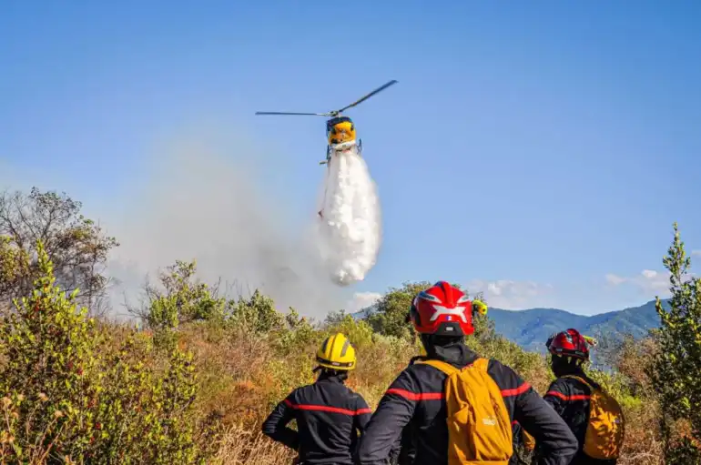 Violents incendies dans les PyrÃ©nÃ©es-Orientales : les pompiers en premiÃ¨re ligne Ã  Brouilla