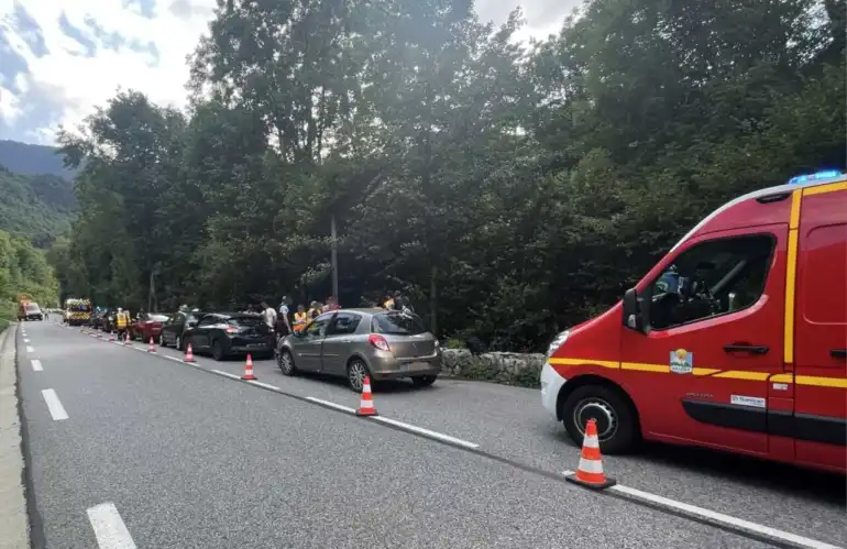 Ax-les-Thermes : cinq vÃ©hicules accidentÃ©s, quinze personnes concernÃ©es