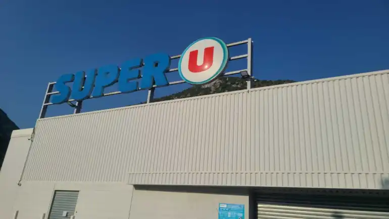 Super U de Tarascon : un incendie Ã©vitÃ© de justesse, deux employÃ©s incommodÃ©s par les fumÃ©es