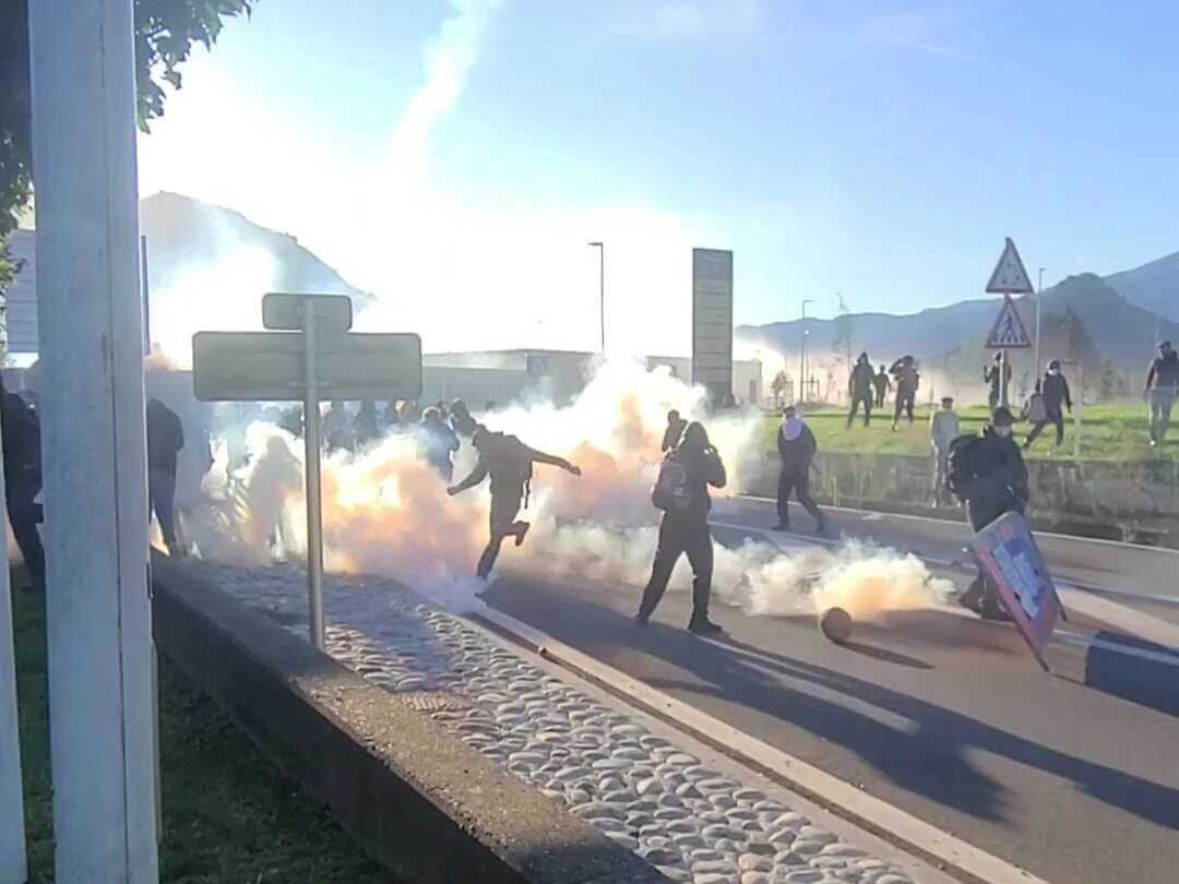 « Bloquons tout »en Ariège, heurts, sommations : une manifestation sous tensions à Foix