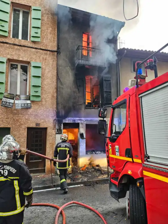 Incendie en plein centre-ville de Pamiers : une cinquantaine de pompiers mobilisÃ©s, un blessÃ© lÃ©ger