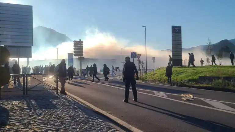 Manifestation Ã  Foix : le tunnel routier bloquÃ©, tensions avec les forces de lâ€™ordre