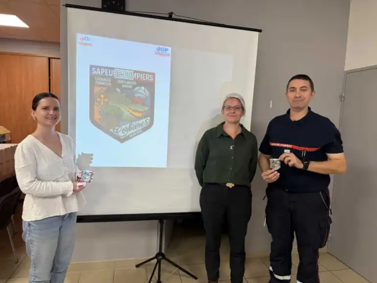 Un Ã©cusson en solidaritÃ© du Â«Â feu du siÃ¨cleÂ Â» des CorbiÃ¨res.