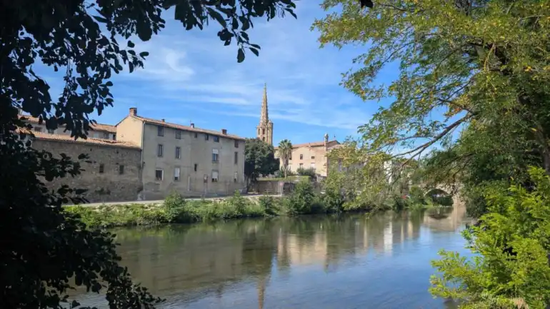 Un jour chez vous. Limoux, le carnaval Ã©ternel et la blanquettes de bulles